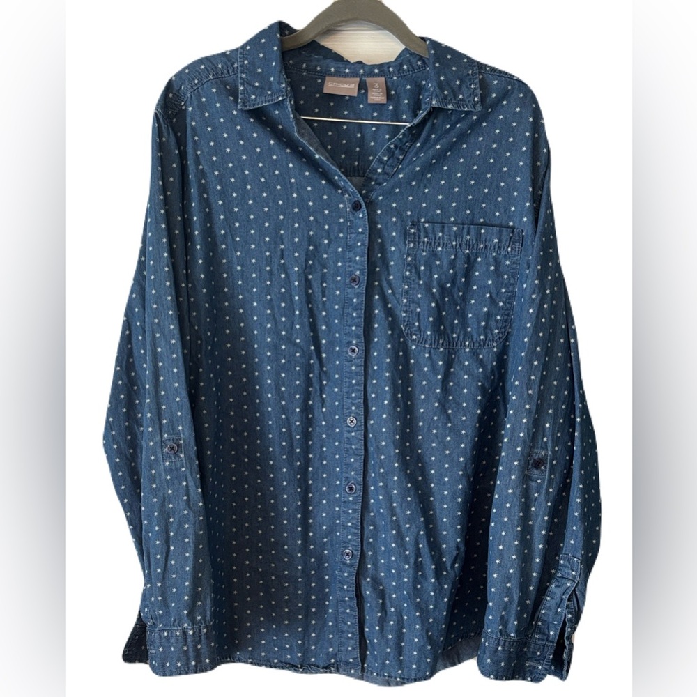 Chico's Blue and White Star Patterned Button Down Shirt size 3 long sleeve